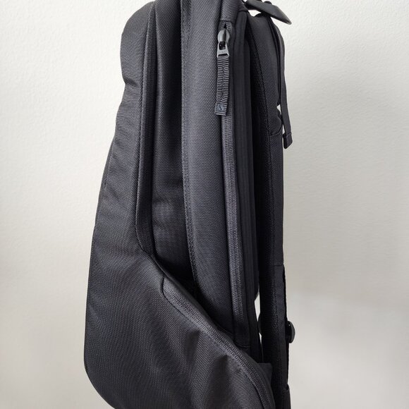 NWT Incase Designs ICON Lite Pack 15"βSleek Protection On the Go π (#706) - Picture 4 of 11